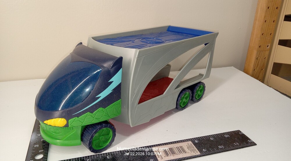 PJ Masks PJ Seeker Toy Vehicle Carrier Playset Detachable Cab